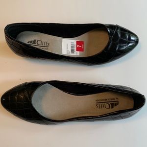 New Cliffs by White Mountain Petto" Black Ballerina Flats. Size 7